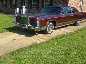 Lincoln Town Car 8 cylindres 460ci  bordeaux