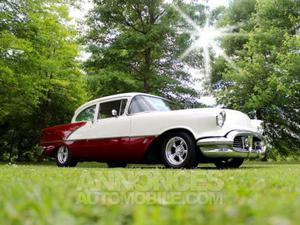 Oldsmobile 88 8 cylindres  rouge