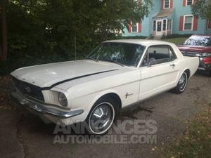 Ford Mustang 6 cylindres 200ci  blanc