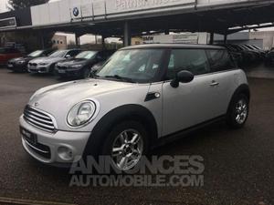 Mini Cooper D 112ch white silver metallise