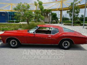 Buick Riviera boat-tail rouge laqué