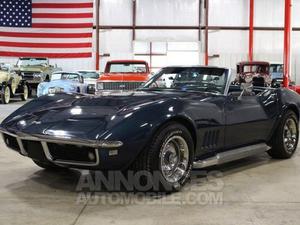 Chevrolet Corvette Convertible bleu foncé laqué