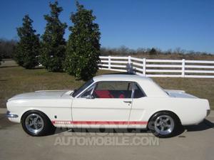 Ford Mustang GT blanc laqué