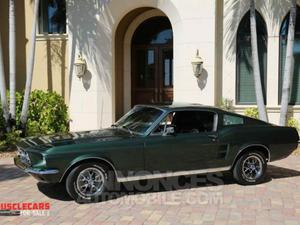 Ford Mustang GT vert foncé laqué