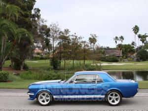 Ford Mustang GT350 bleu laqué