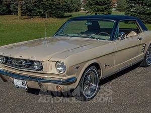 Ford Mustang coupé beige laqué