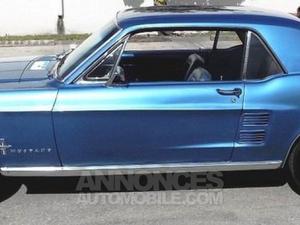 Ford Mustang coupé bleu laqué