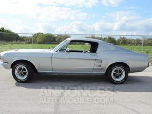 Ford Mustang fastback argent laqué
