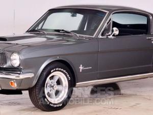Ford Mustang fastback gris laqué