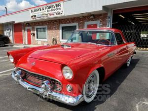 Ford Thunderbird Convertible rouge laqué