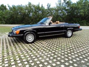 Mercedes 450 SL noir laqué