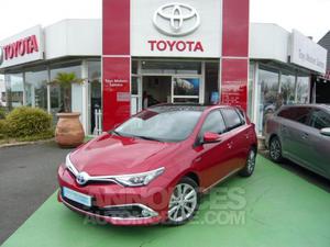 Toyota AURIS HSD 136h Executive rouge persan