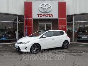 Toyota AURIS HSD 136h SkyBlue blanc