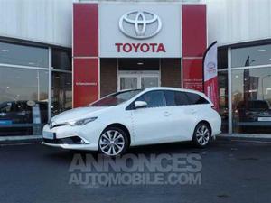 Toyota AURIS TOURING SPORTS HSD 136h Executive blanc