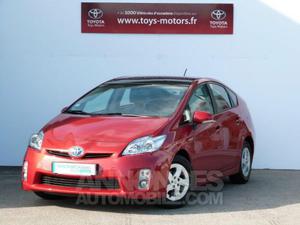 Toyota PRIUS 136h Dynamic 15 rouge fonce
