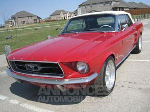 Ford Mustang Convertible rouge laqué