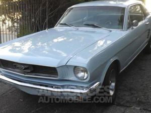 Ford Mustang coupé blanc laqué