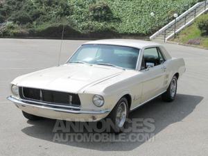 Ford Mustang coupé blanc laqué