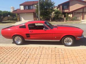 Ford Mustang fastback S code 390 rouge laqué