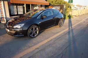 OPEL Astra 1.7 CDTI130 GTC Black Edition S et S