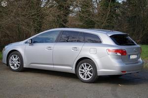 TOYOTA Avensis SW 126 D-4D FAP SkyView Edition