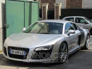 Audi R8 4.2 V8 FSI R TRONIC gris clair