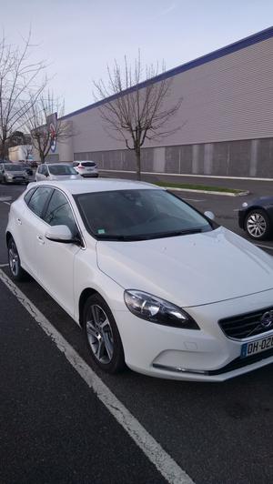 VOLVO V40 BUSINESS D Momentum Business