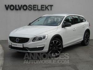 Volvo V60 Cross Country D4 AWD 190ch Summum Geartronic blanc