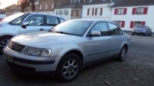 VOLKSWAGEN Passat 1.6i Confort A