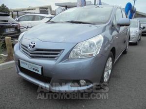 Toyota VERSO 126 D-4D FAP SkyView Connect 7 places gris