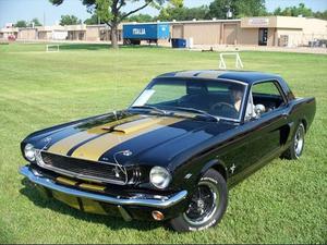 Ford Mustang VCI BOITE AUTO GOLD STRIPES INTERIEUR PONY