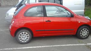 NISSAN Micra rouge
