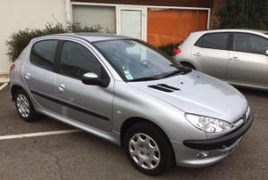 Peugeot 206 XT Premium 1,4 L 16 v d'occasion