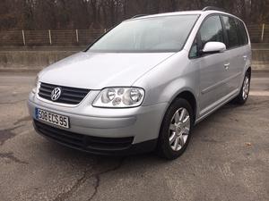 VOLKSWAGEN Touran 1.6 FSI 115C CONFORT 5Places