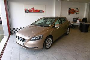 VOLVO V40 II D MOMENTUM GEARTRONIC 6