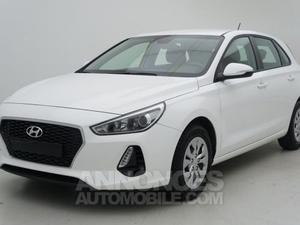 Hyundai ii Select white