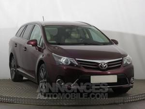 Toyota AVENSIS 2.2 D-4D Style Edition rouge