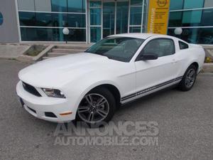 Ford Mustang 4.0 VCV blanc