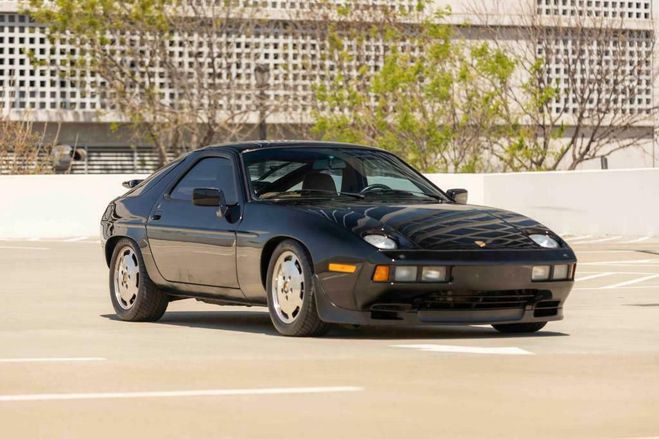 Porsche 928