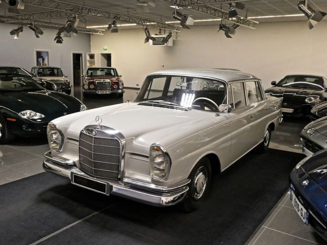 Mercedes 220