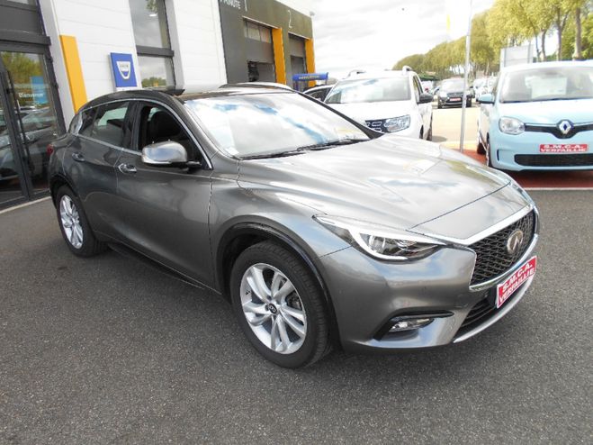 Infiniti Q30