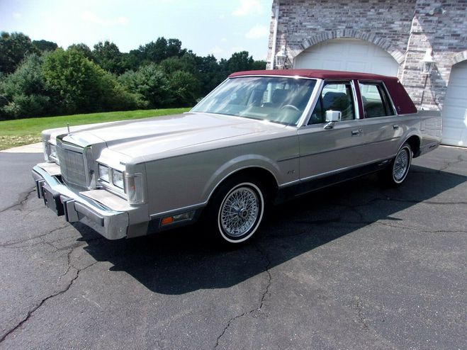 Lincoln Town car