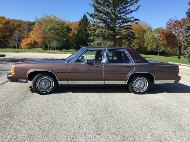 Ford Crown Victoria